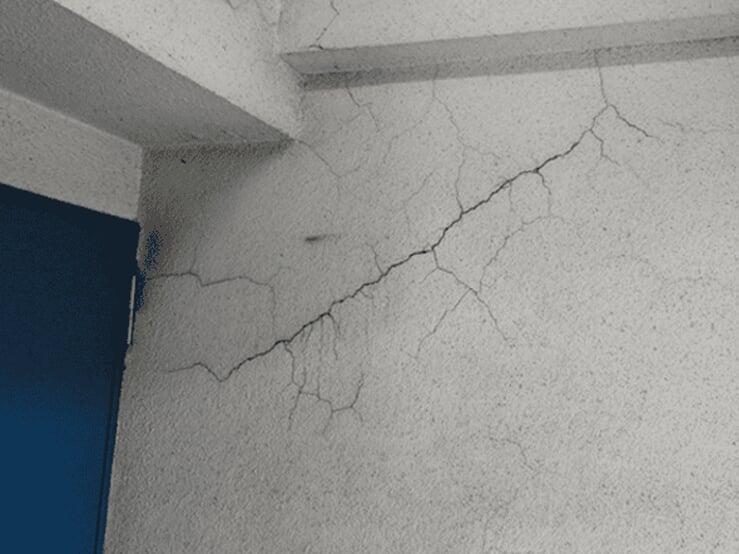 コンクリートひび割れ調査